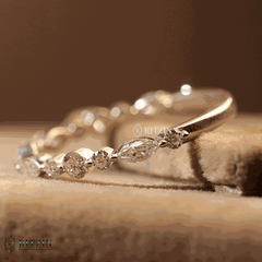 0,72 TCW Marquise- und Rundschliff Moissanit-Diamant Halb-Ewigkeits-Ehering für Frauen